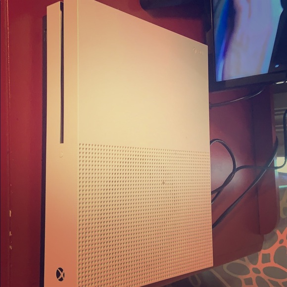 Xbox one s and xbox one pattle and mic - Picture 1 of 1